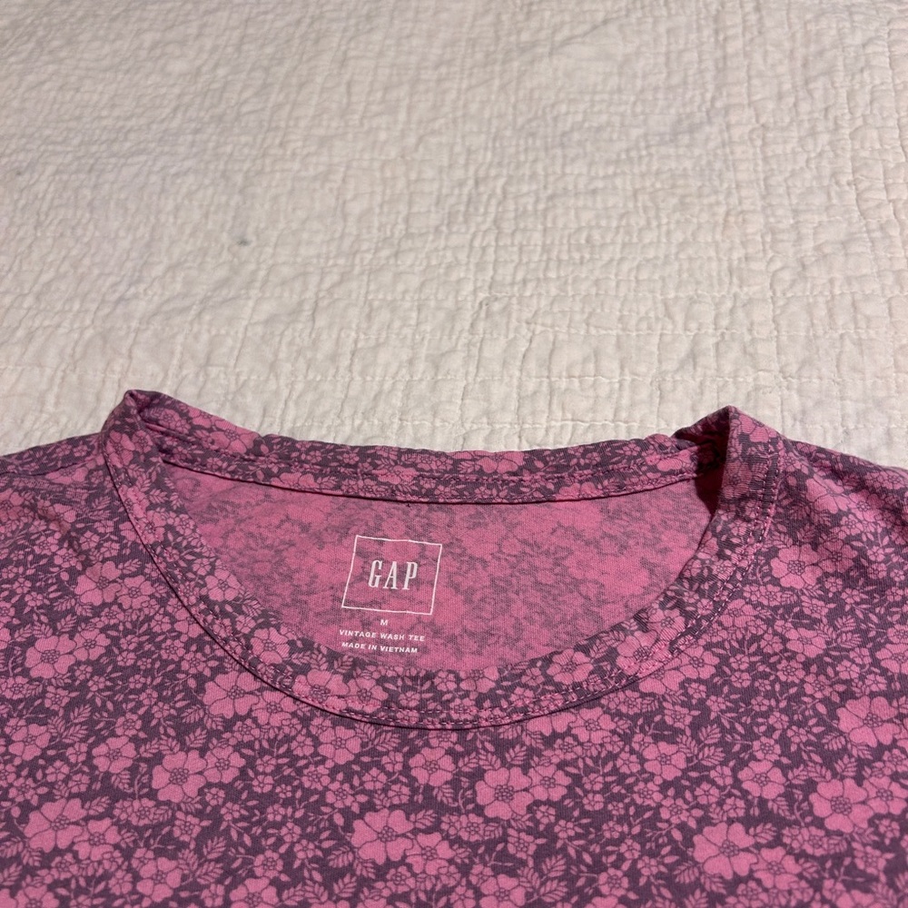 Women’s GAP Shirt - Picture 4 of 6